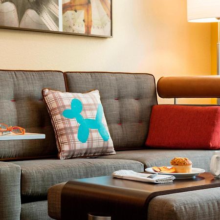 Towneplace Suites By Marriott Red Deer Exteriör bild