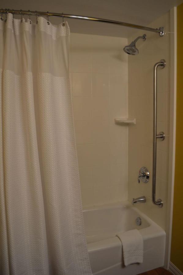 Towneplace Suites By Marriott Red Deer Exteriör bild