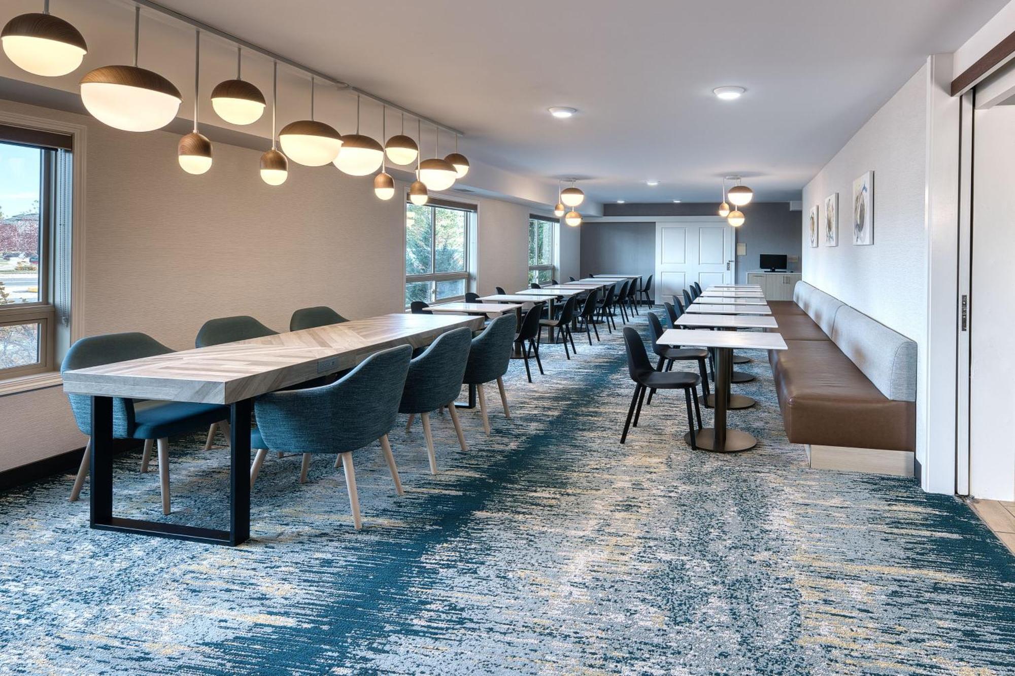 Towneplace Suites By Marriott Red Deer Exteriör bild