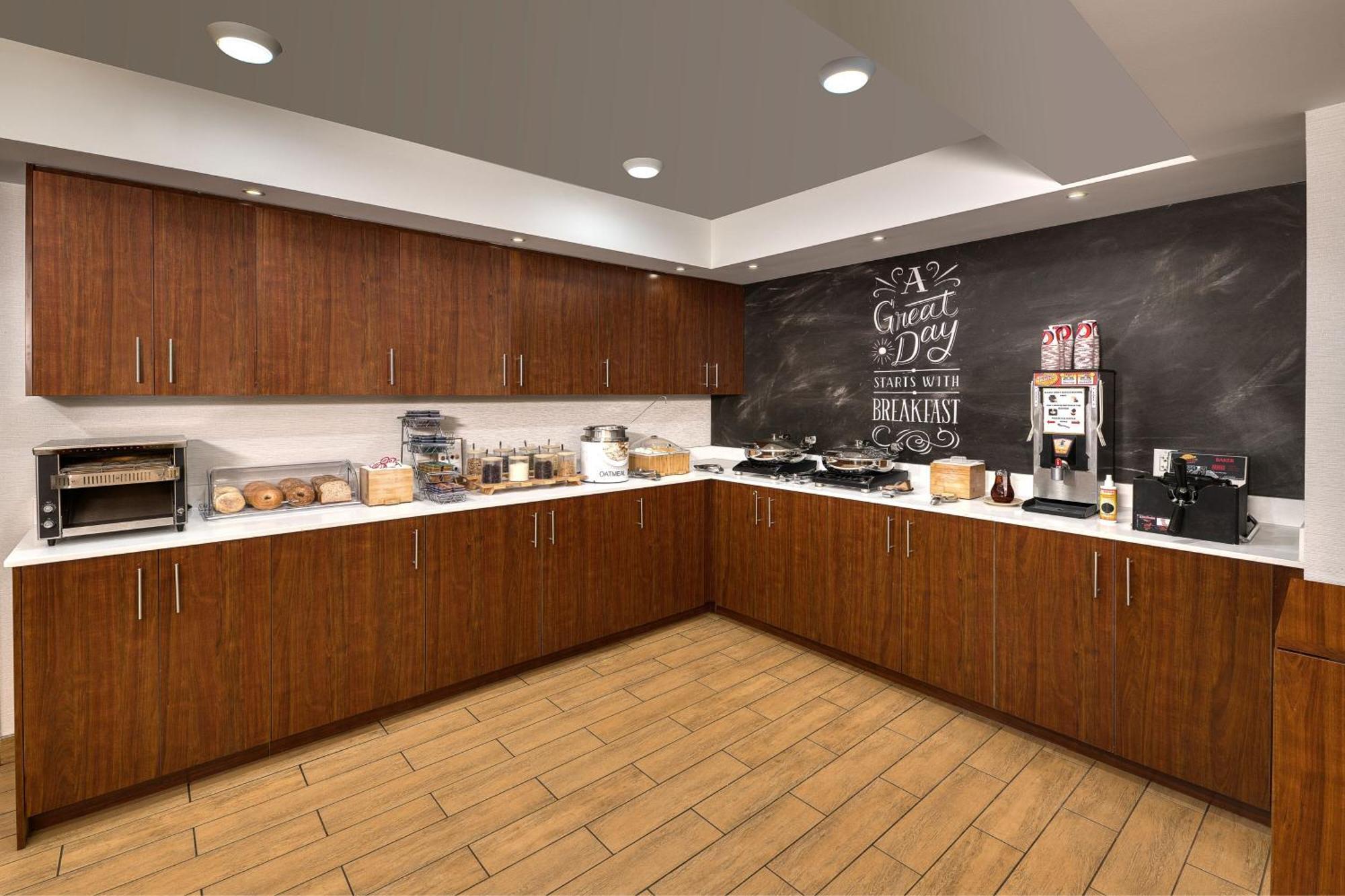 Towneplace Suites By Marriott Red Deer Exteriör bild