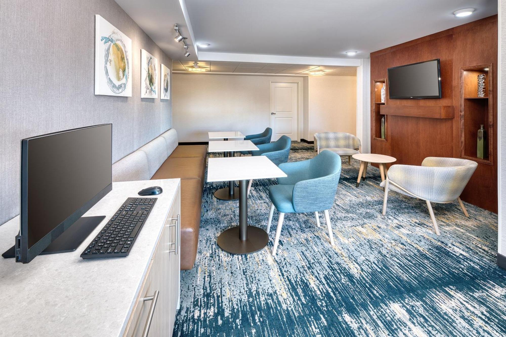 Towneplace Suites By Marriott Red Deer Exteriör bild