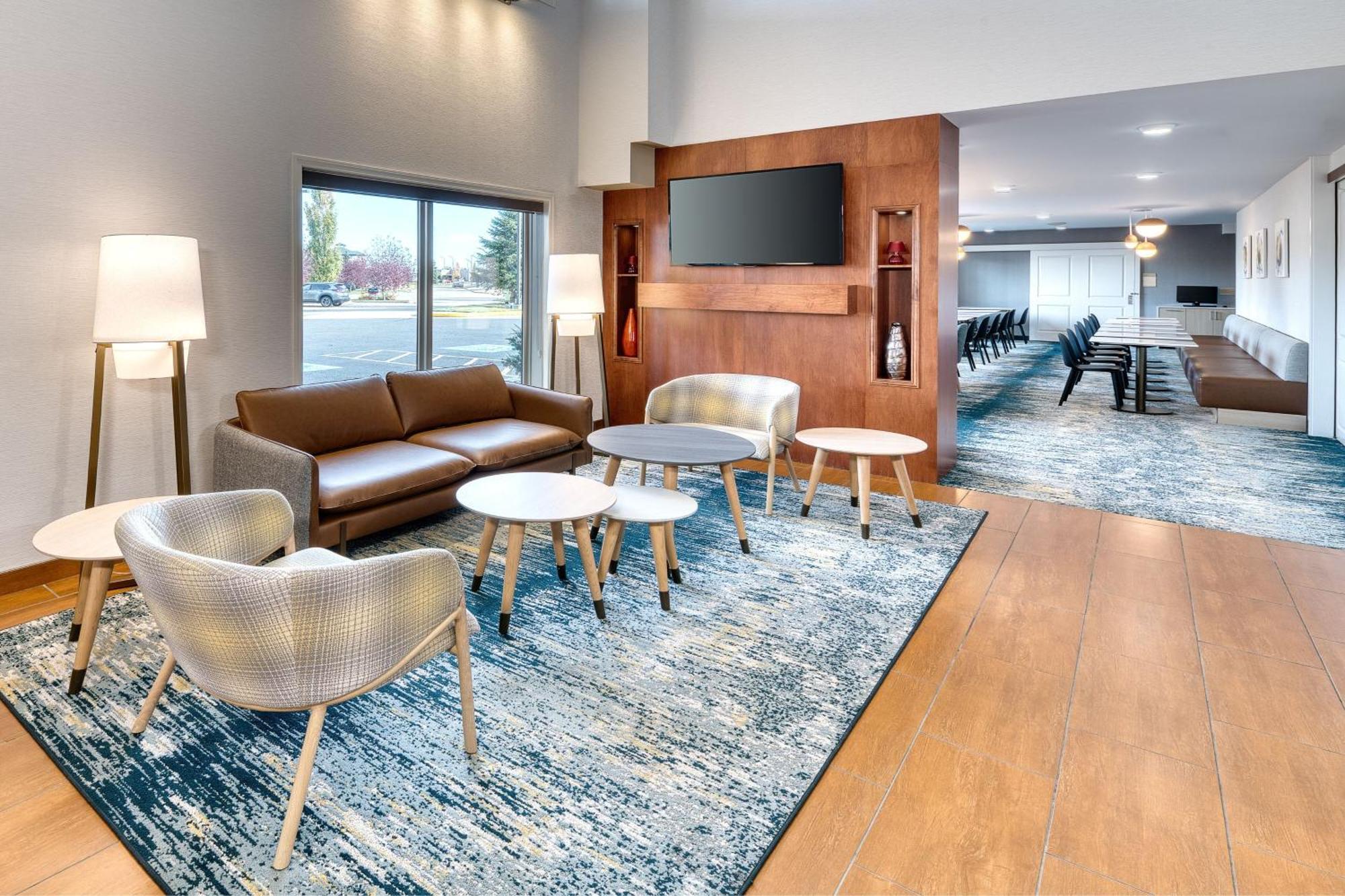 Towneplace Suites By Marriott Red Deer Exteriör bild