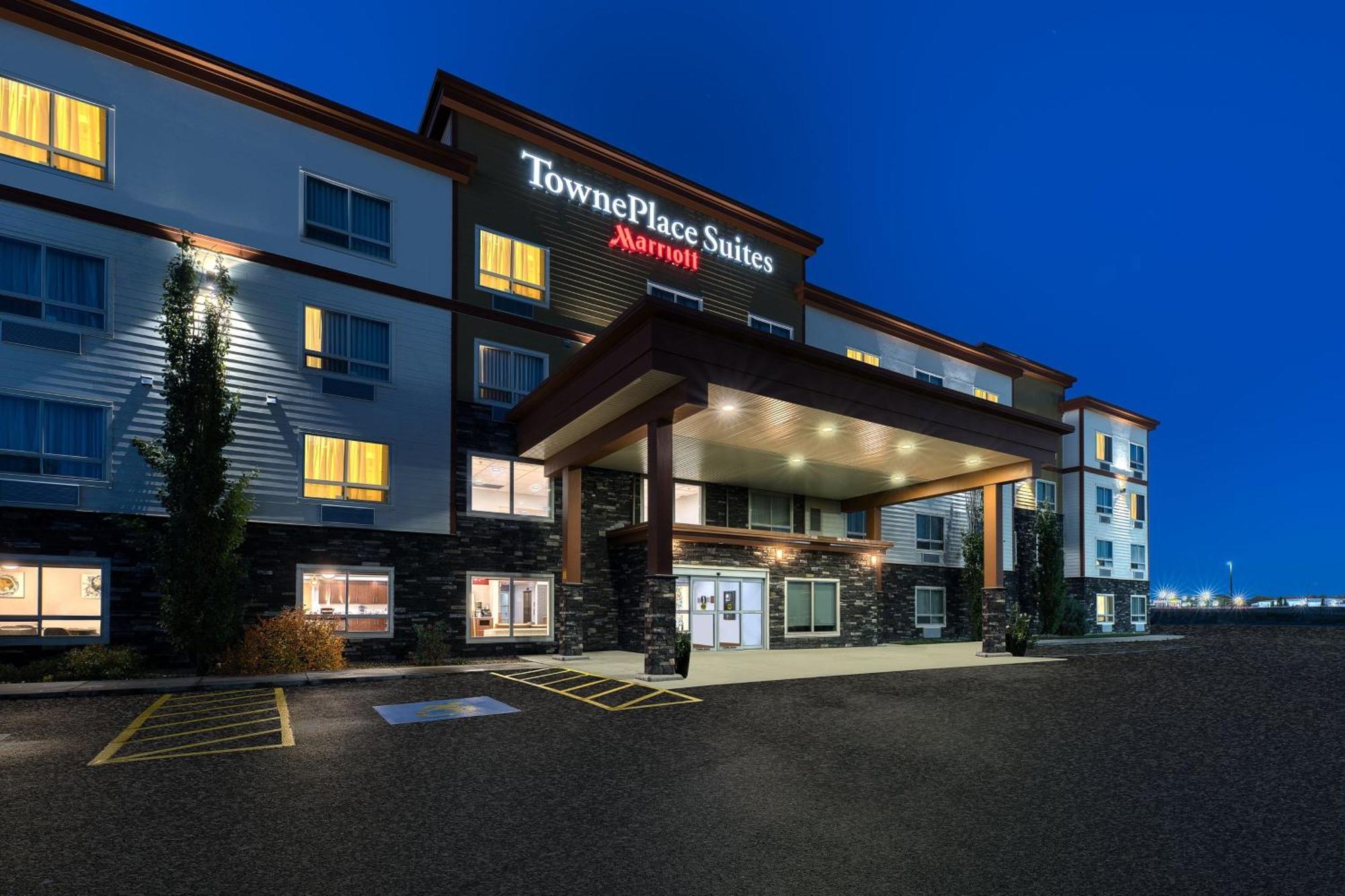 Towneplace Suites By Marriott Red Deer Exteriör bild