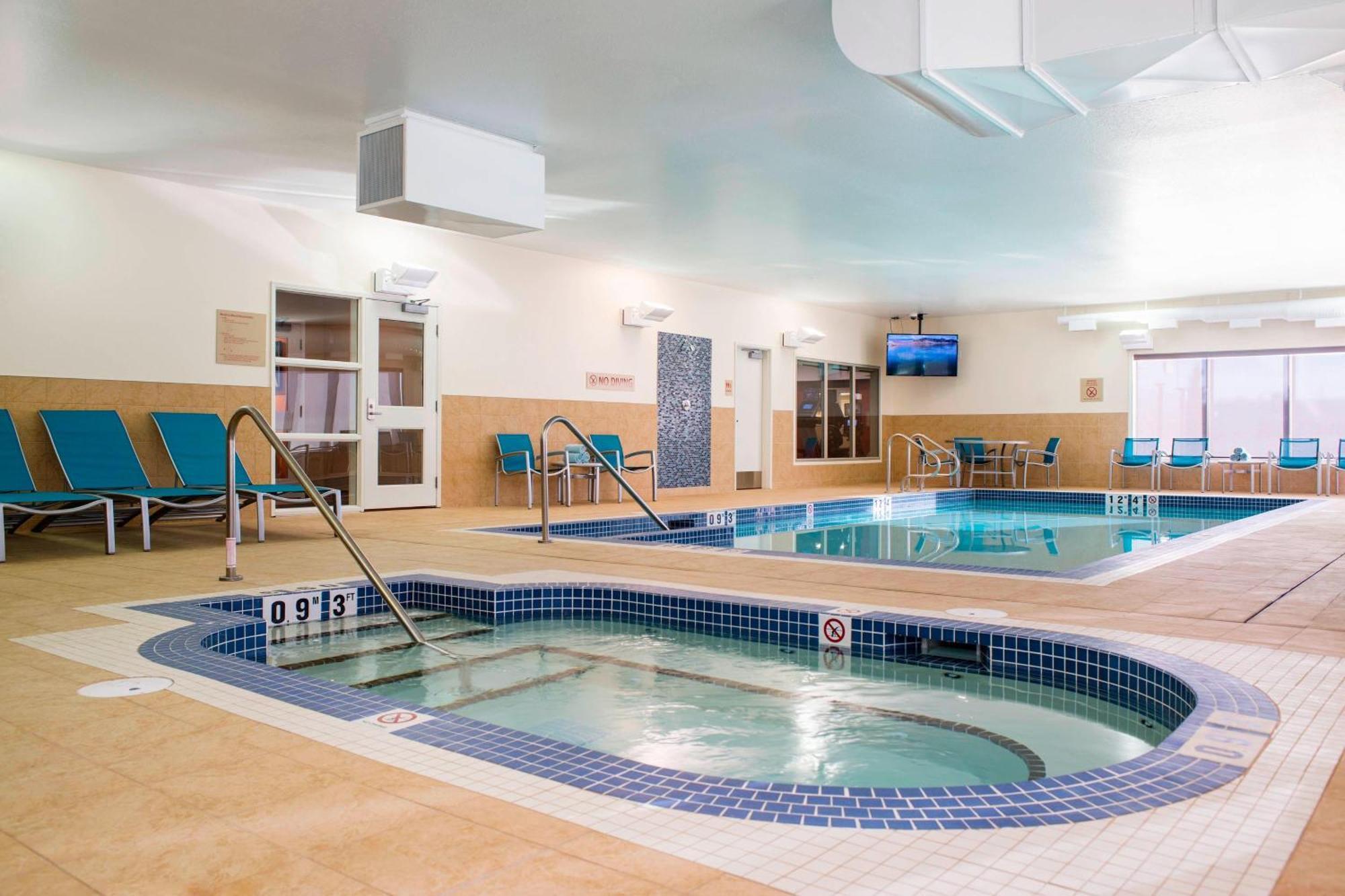 Towneplace Suites By Marriott Red Deer Exteriör bild