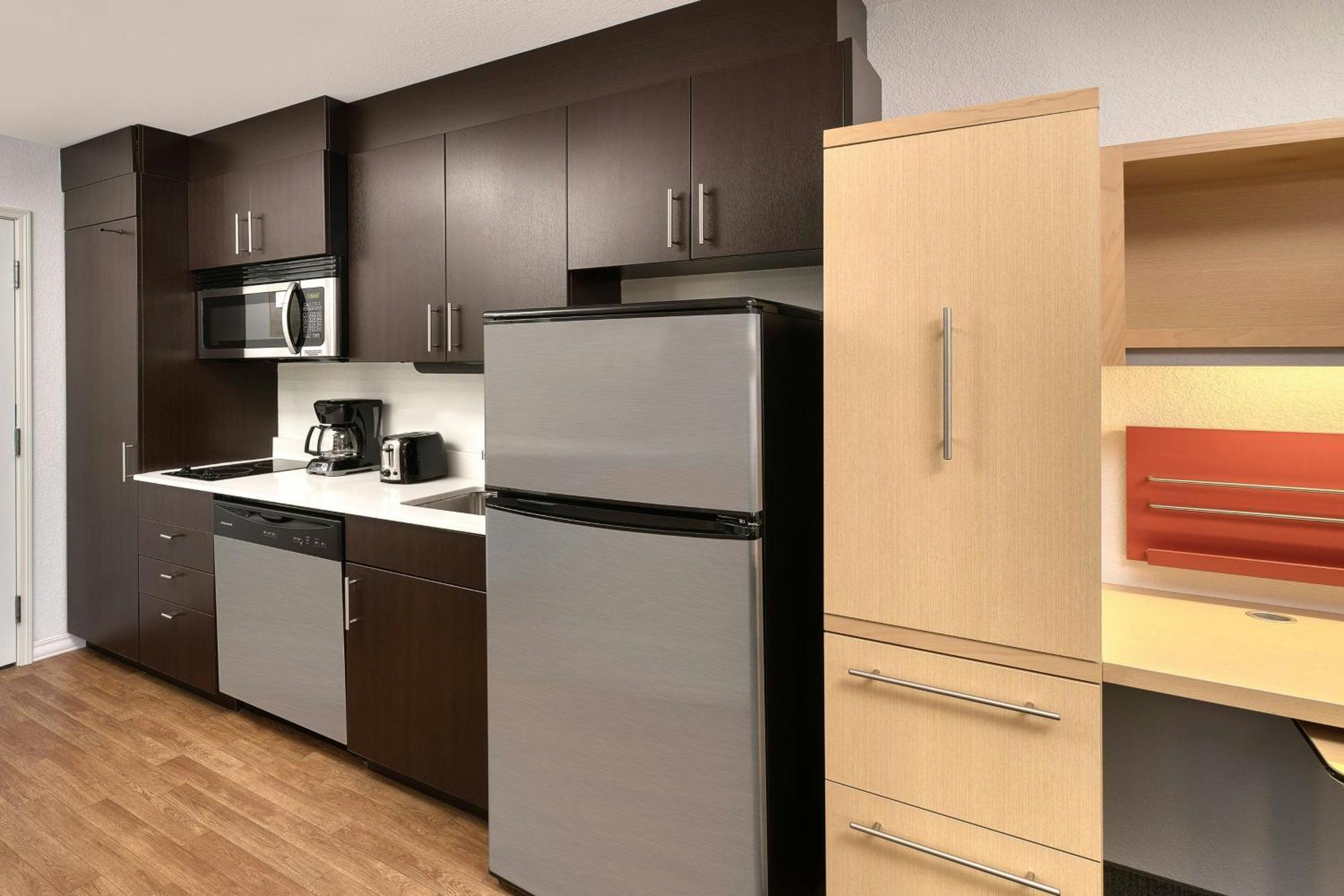 Towneplace Suites By Marriott Red Deer Exteriör bild