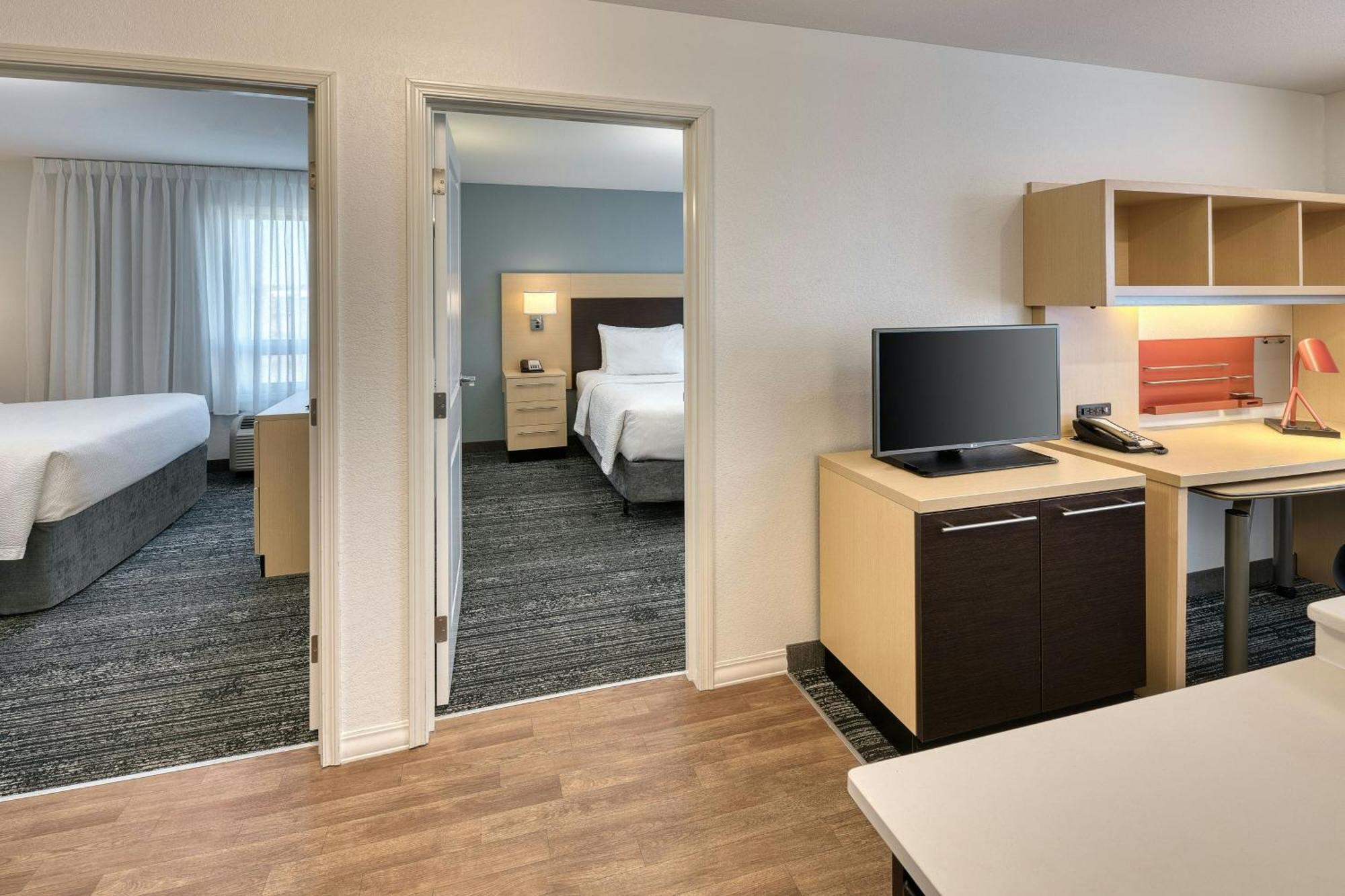 Towneplace Suites By Marriott Red Deer Exteriör bild