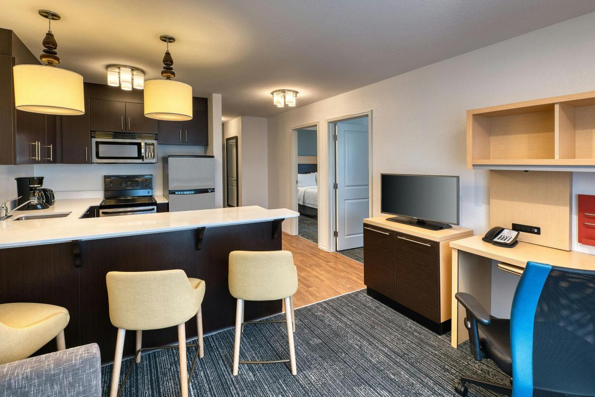 Towneplace Suites By Marriott Red Deer Exteriör bild