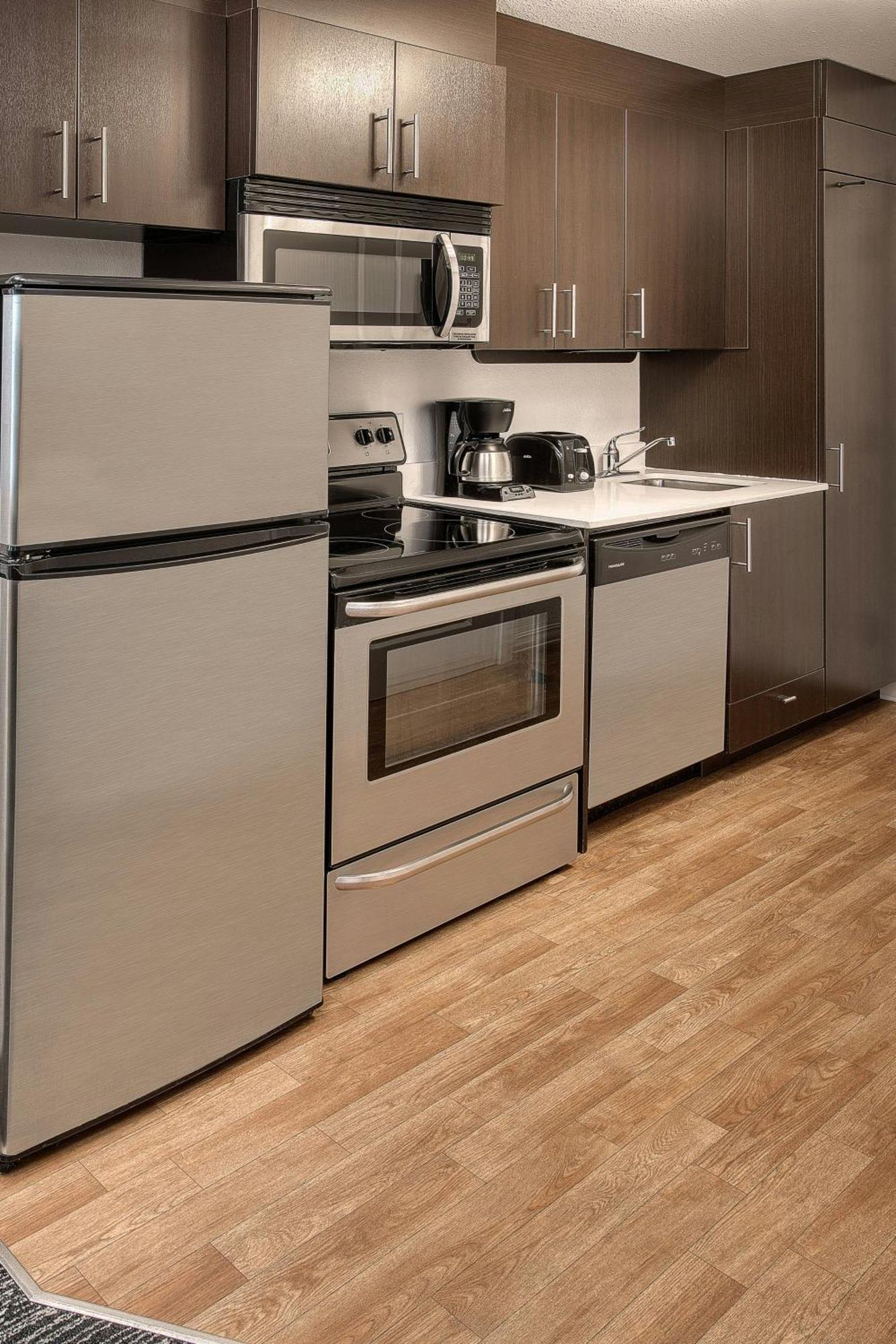 Towneplace Suites By Marriott Red Deer Exteriör bild