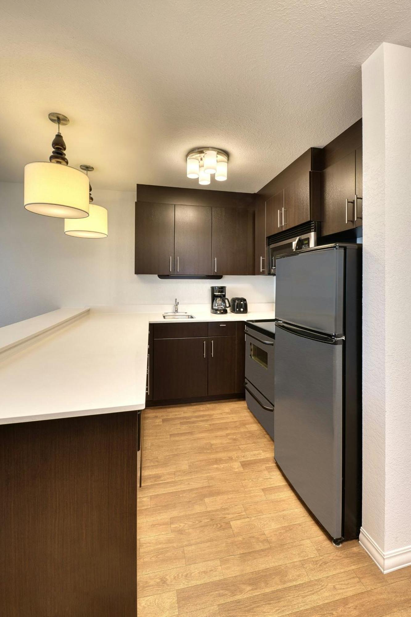 Towneplace Suites By Marriott Red Deer Exteriör bild