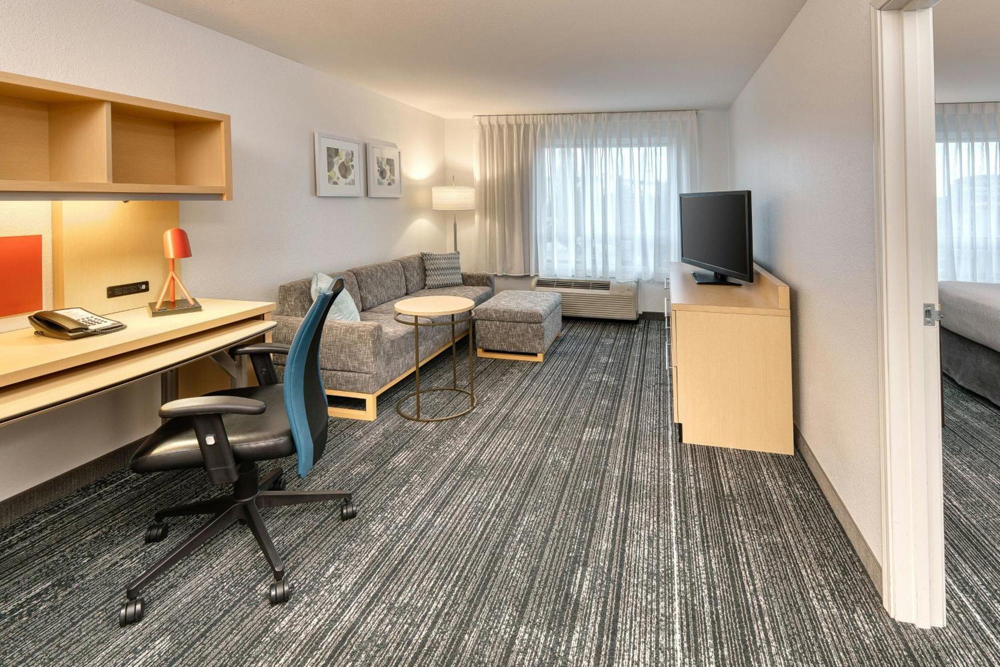 Towneplace Suites By Marriott Red Deer Exteriör bild