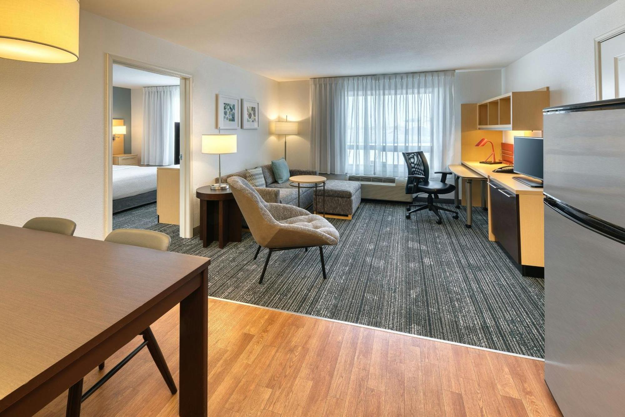 Towneplace Suites By Marriott Red Deer Exteriör bild