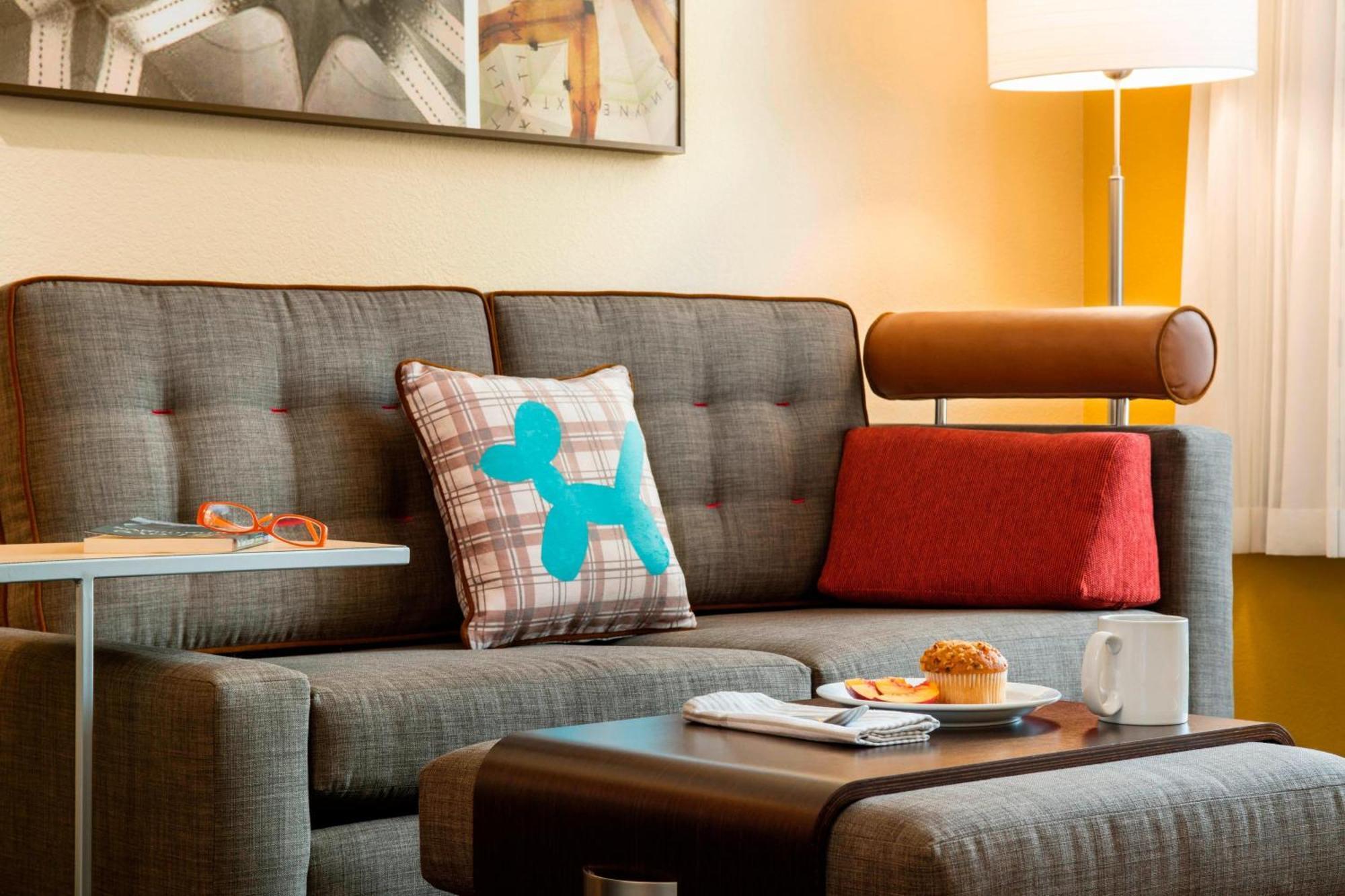 Towneplace Suites By Marriott Red Deer Exteriör bild