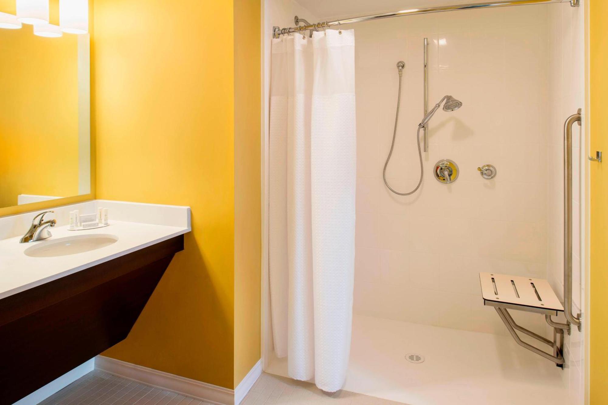 Towneplace Suites By Marriott Red Deer Exteriör bild
