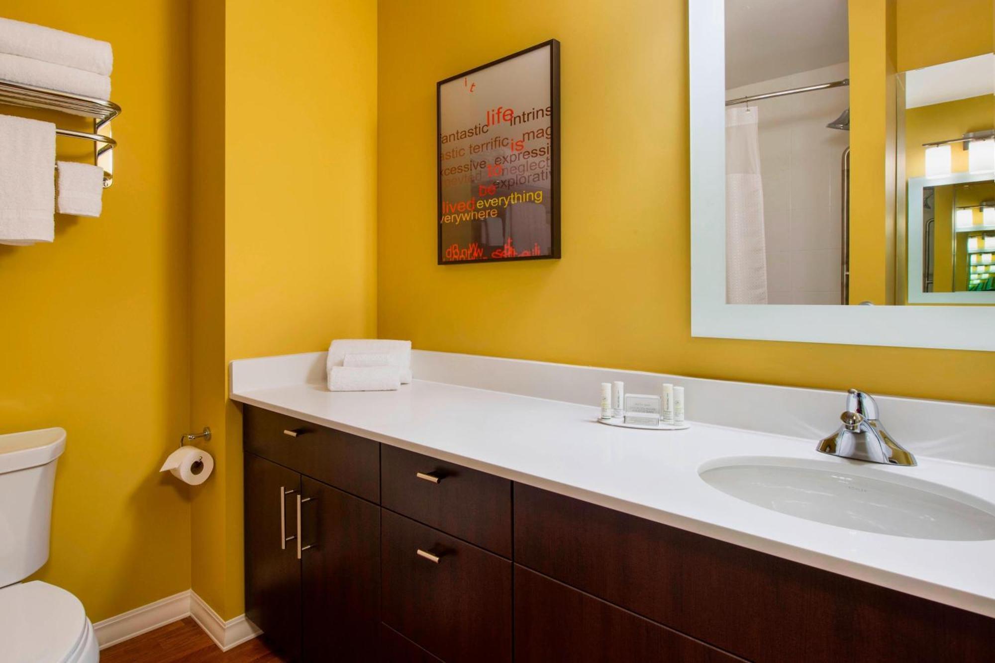 Towneplace Suites By Marriott Red Deer Exteriör bild