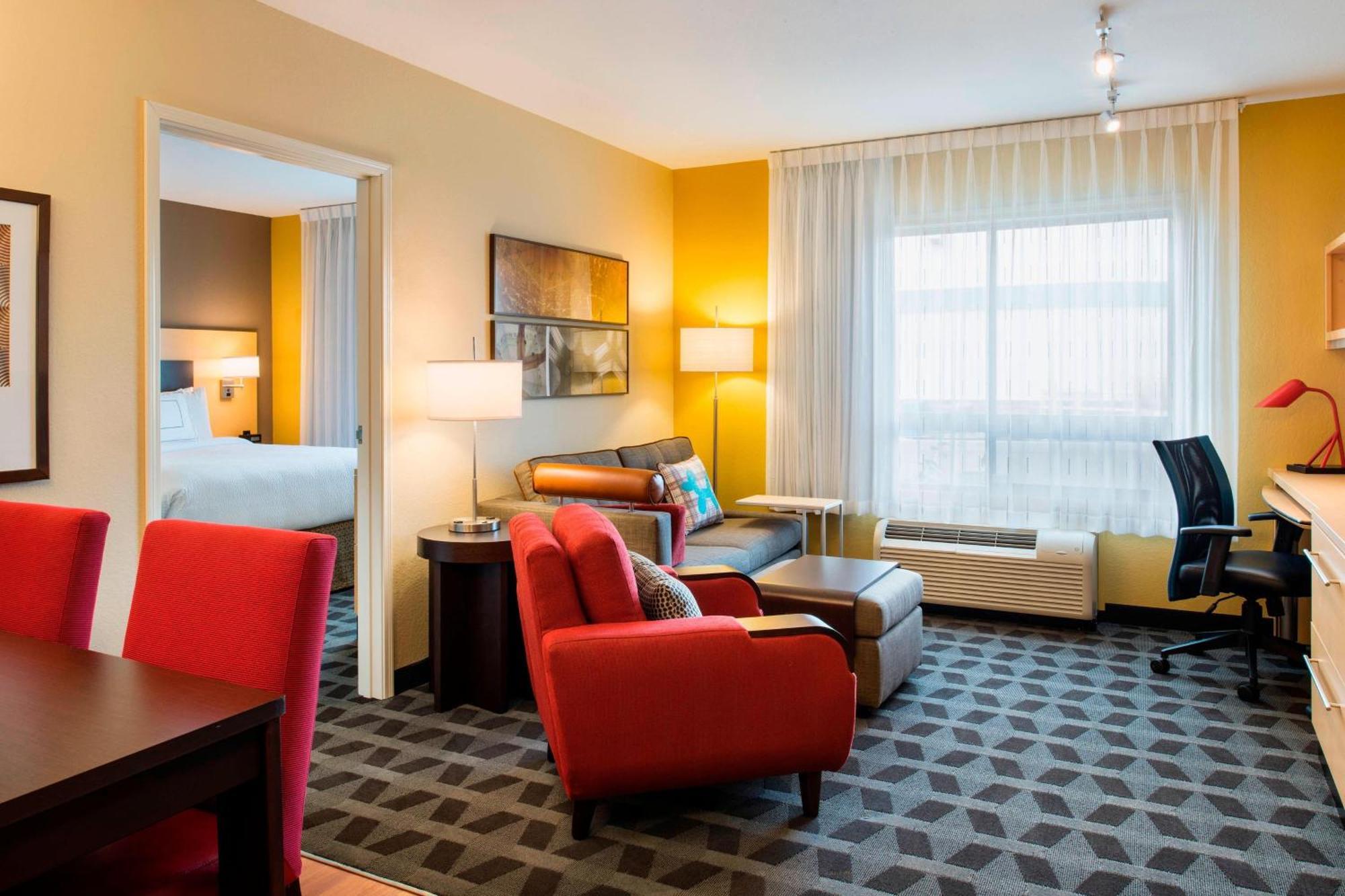 Towneplace Suites By Marriott Red Deer Exteriör bild