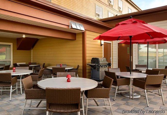 Towneplace Suites By Marriott Red Deer Exteriör bild