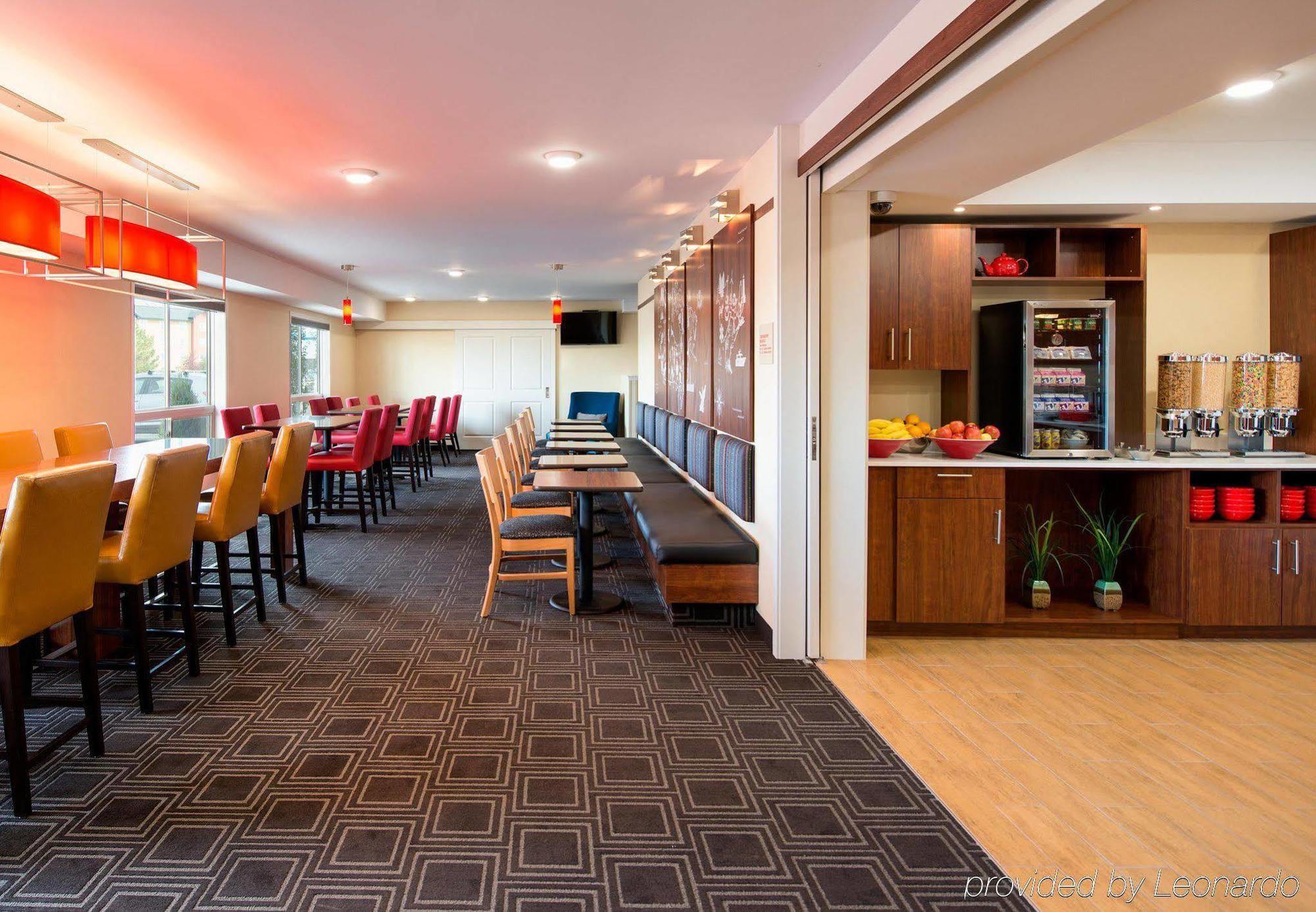 Towneplace Suites By Marriott Red Deer Exteriör bild