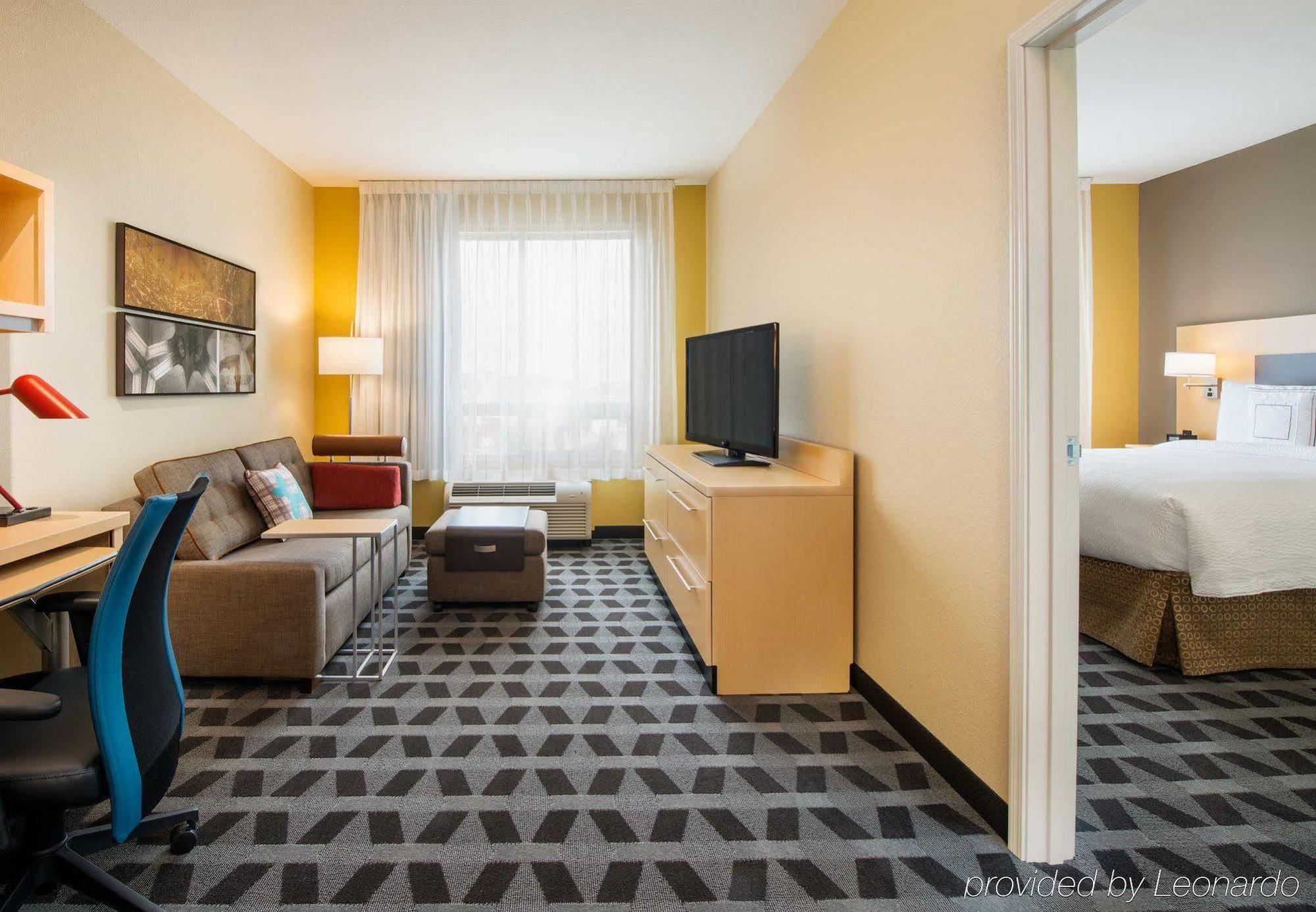 Towneplace Suites By Marriott Red Deer Exteriör bild