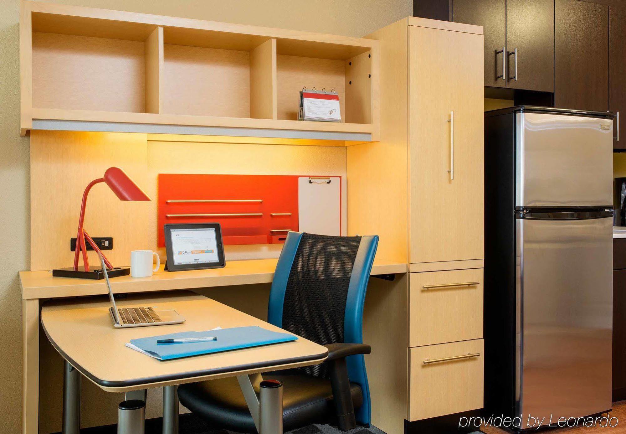 Towneplace Suites By Marriott Red Deer Exteriör bild