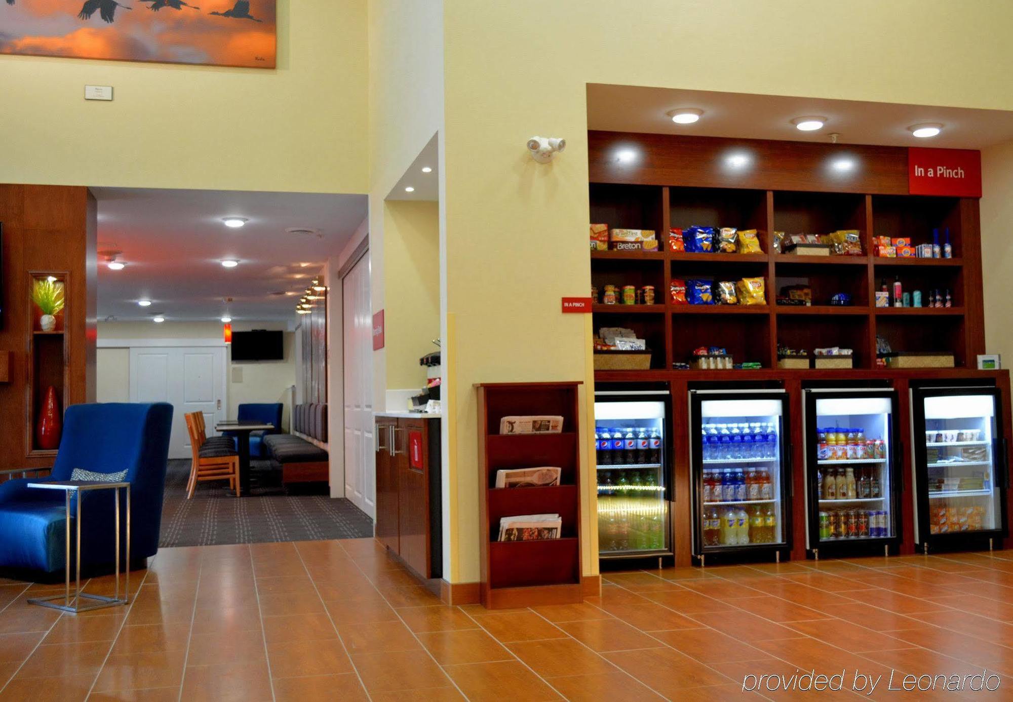 Towneplace Suites By Marriott Red Deer Exteriör bild