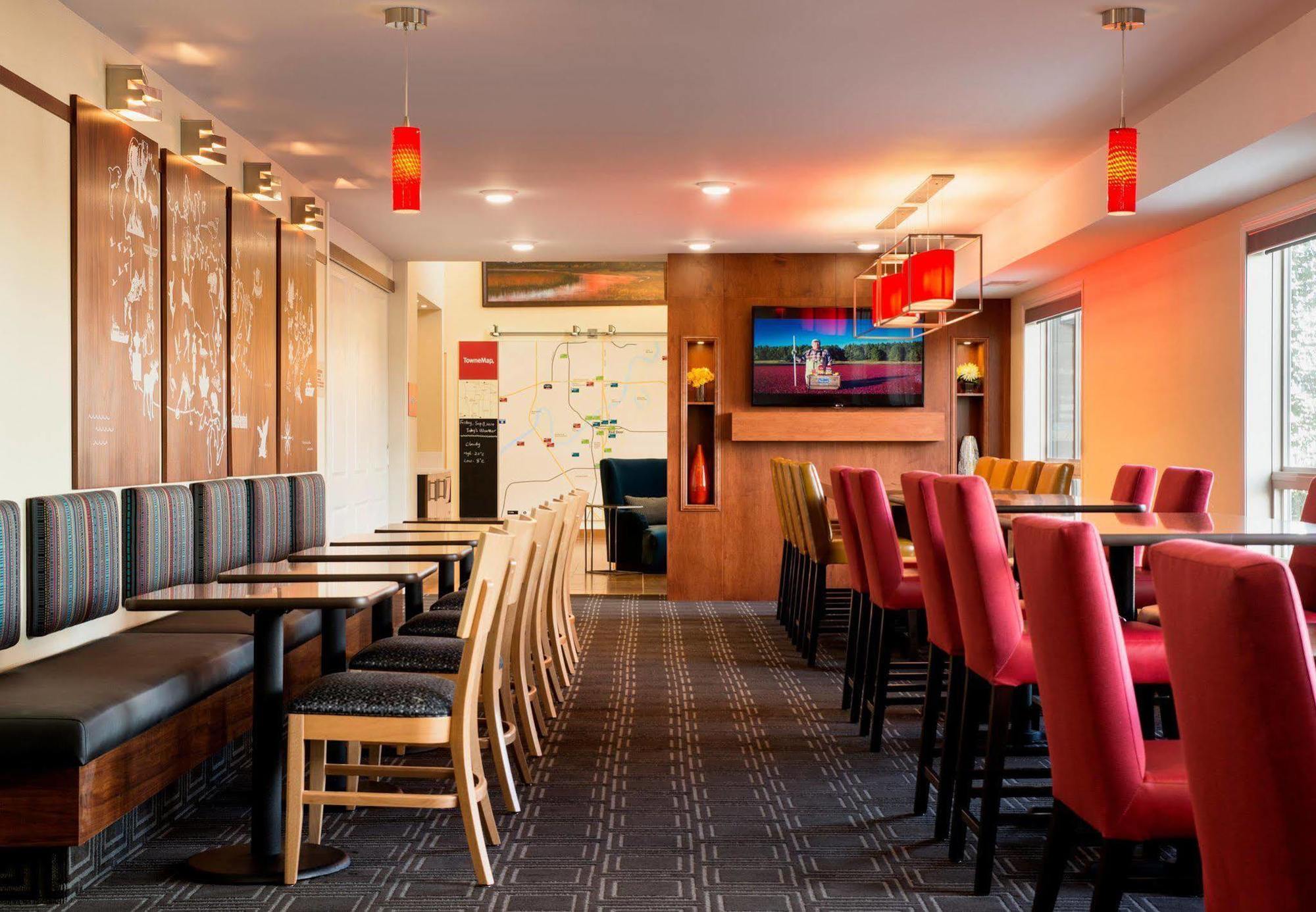 Towneplace Suites By Marriott Red Deer Exteriör bild