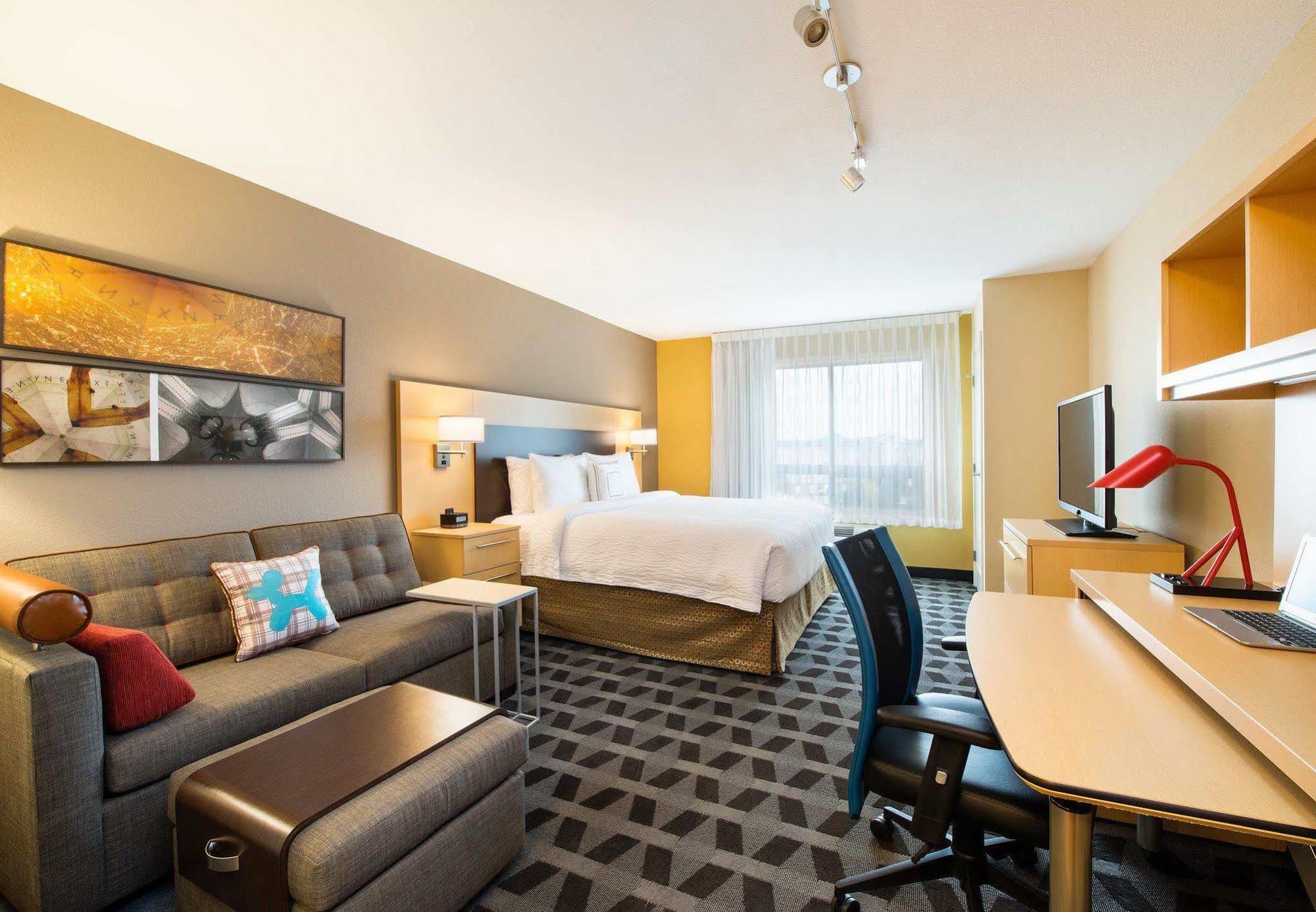 Towneplace Suites By Marriott Red Deer Exteriör bild