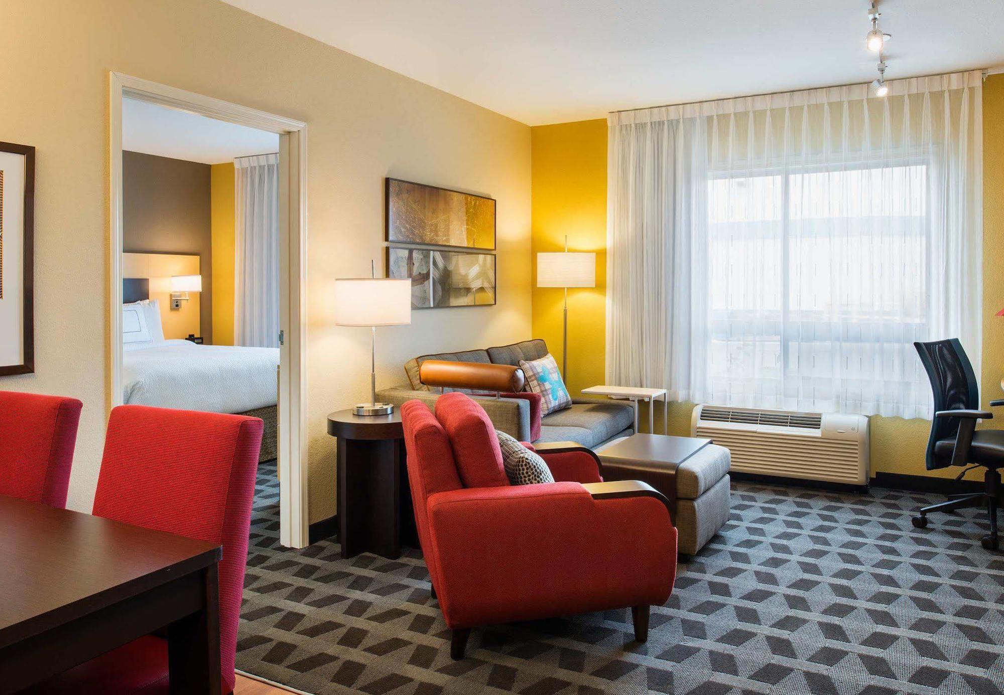 Towneplace Suites By Marriott Red Deer Exteriör bild