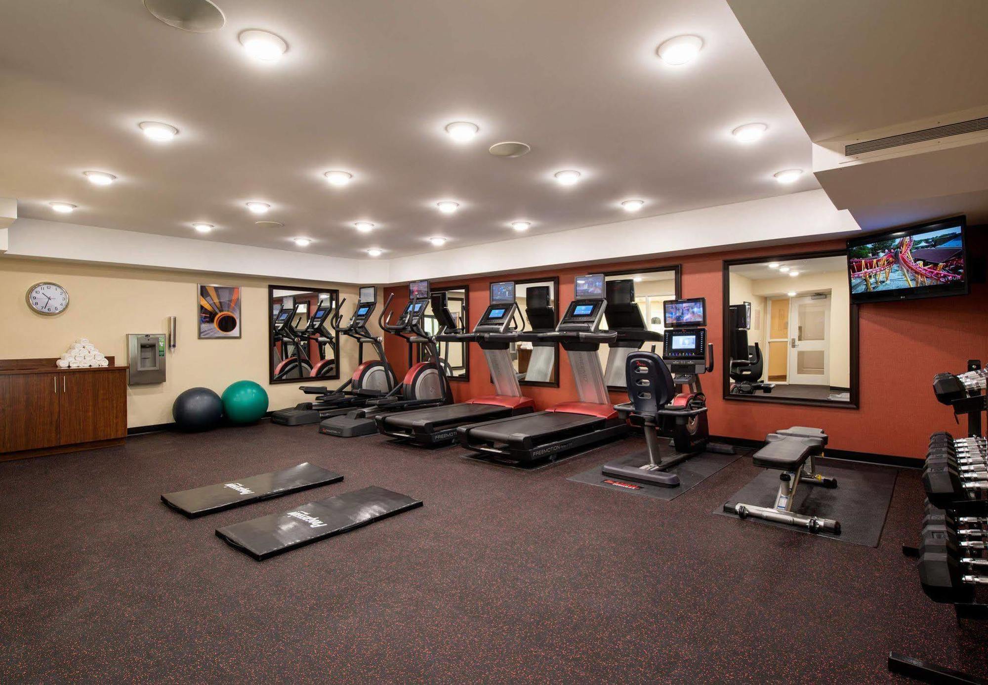 Towneplace Suites By Marriott Red Deer Exteriör bild