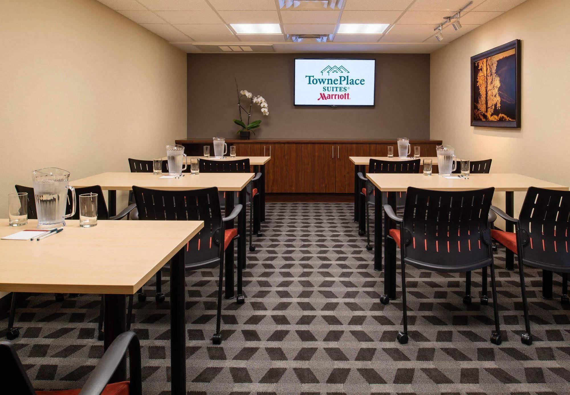 Towneplace Suites By Marriott Red Deer Exteriör bild