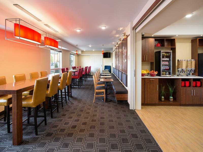 Towneplace Suites By Marriott Red Deer Exteriör bild