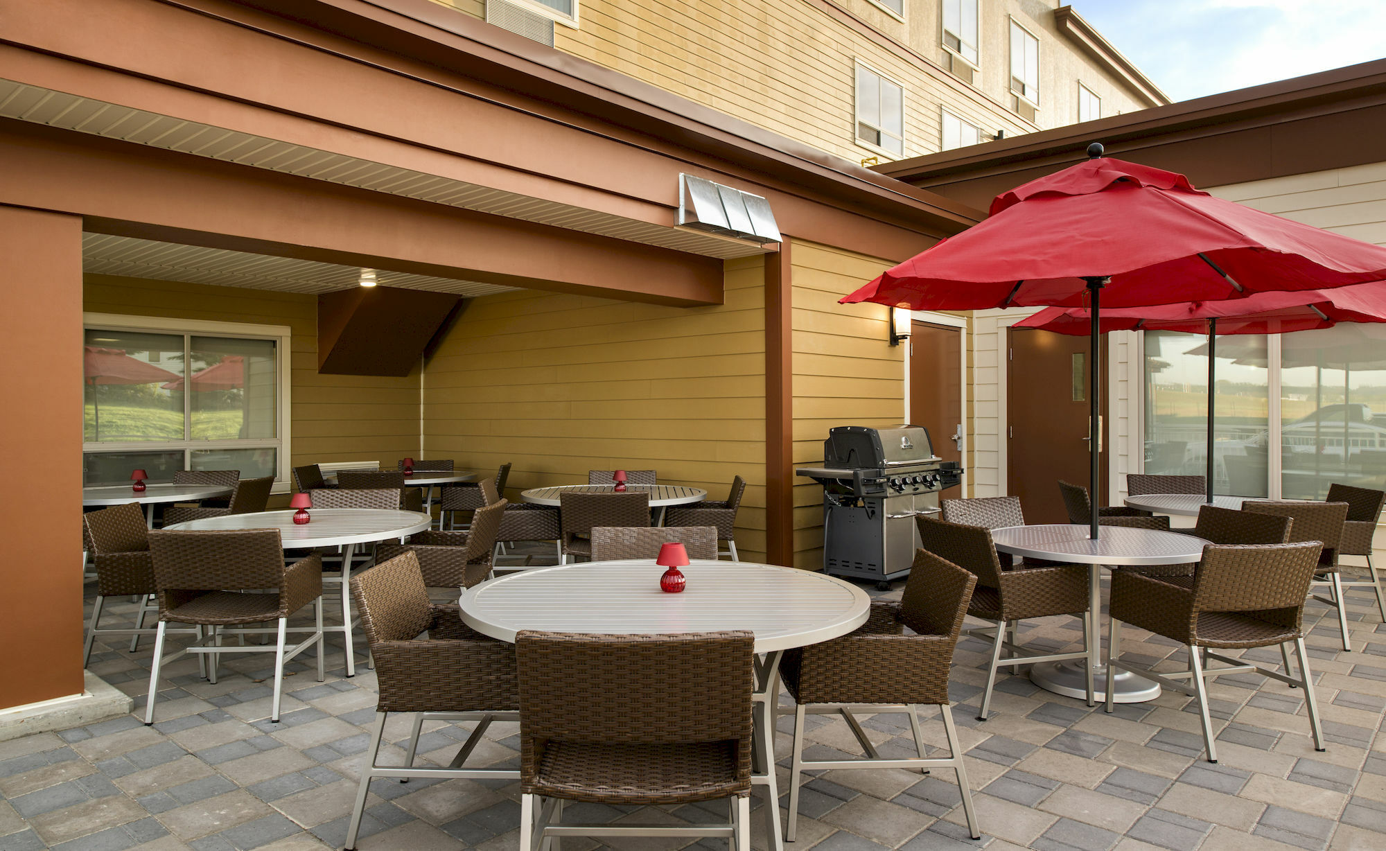 Towneplace Suites By Marriott Red Deer Exteriör bild