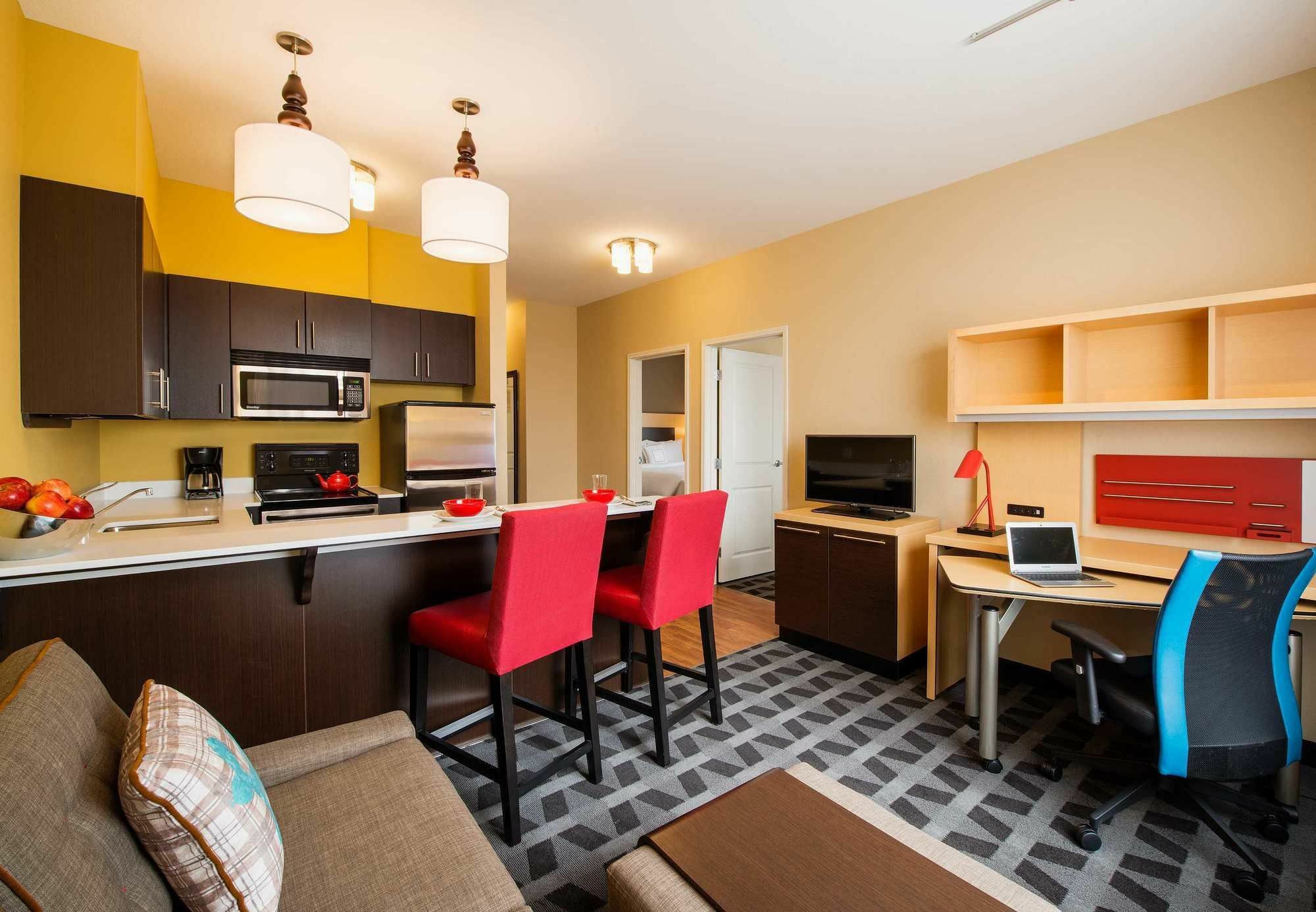 Towneplace Suites By Marriott Red Deer Exteriör bild